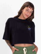 Camiseta cropped preta Inspiring Growth da Greenish, estilo casual e moderno para looks descolados.