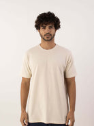 Camiseta Elegance bege da Greenish, clássica e confortável, ideal para o dia a dia.