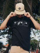 Camiseta preta Greenish Feel The Wind, estampa minimalista, ideal para o dia a dia e amantes do mar.