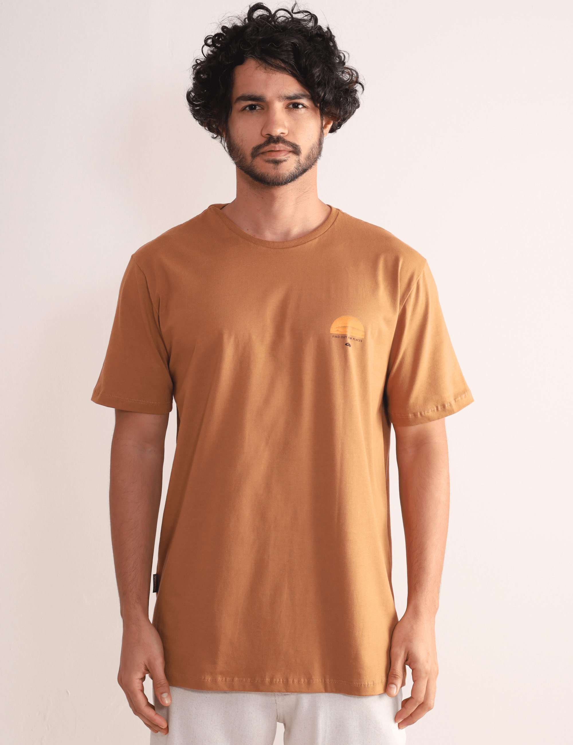 Camiseta Find Out New Places - Marron