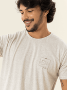 Camiseta mescla claro da Greenish, com design original e material leve e confortável para uso diário.