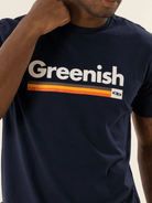 Camiseta Institucional Vintage Azul Marinho da Greenish, com estampa logo em destaque.