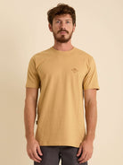 Camiseta Interdependence caqui da marca Greenish, modelagem oversized em 100% algodão.