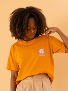 Camiseta oversized laranja com estampa de flor da marca Greenish, ideal para um estilo casual e moderno.