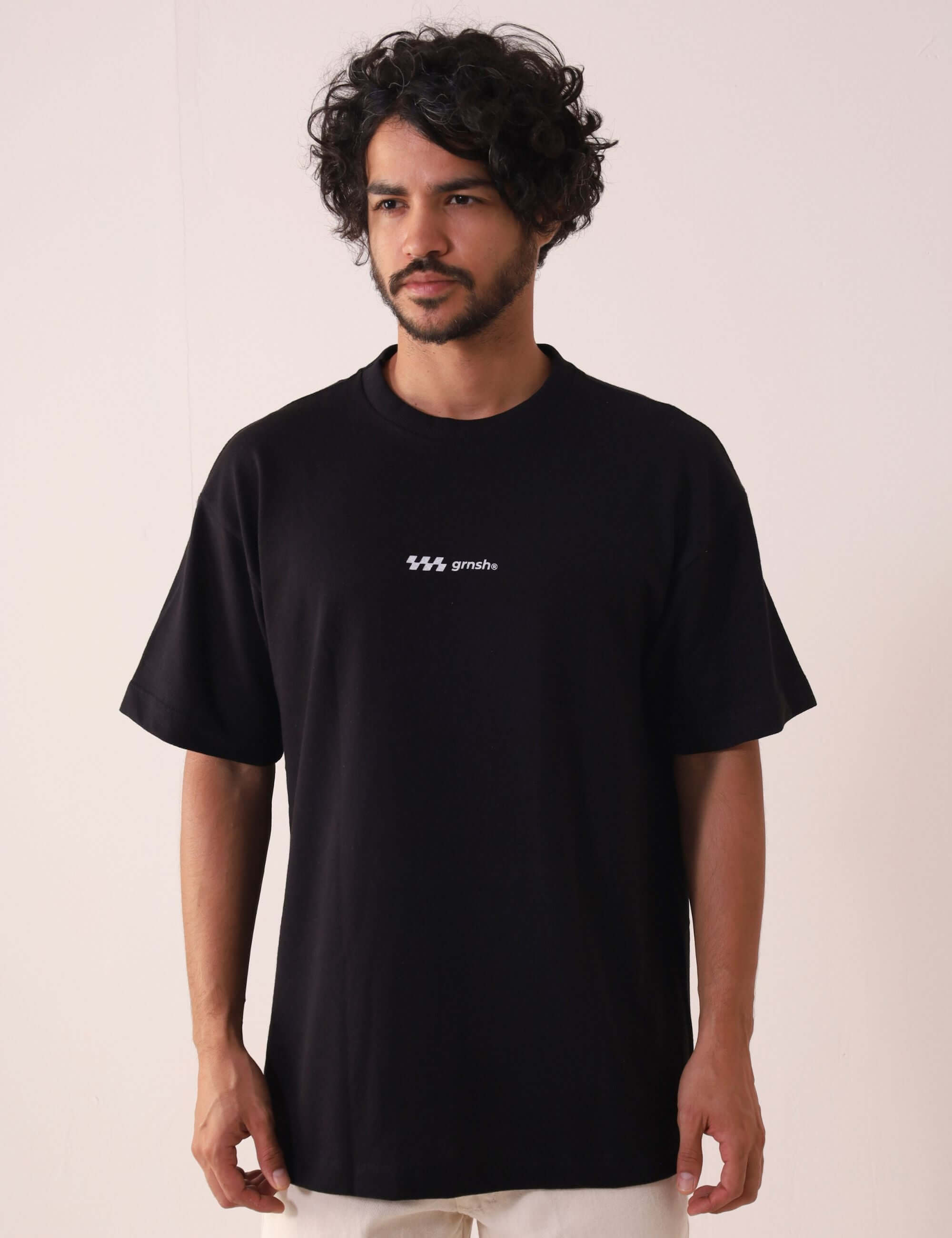 Camiseta Oversized Hexagon Lines - Preto da Greenish com design leve e funcional, ideal para esportes aquáticos e atividades diárias.