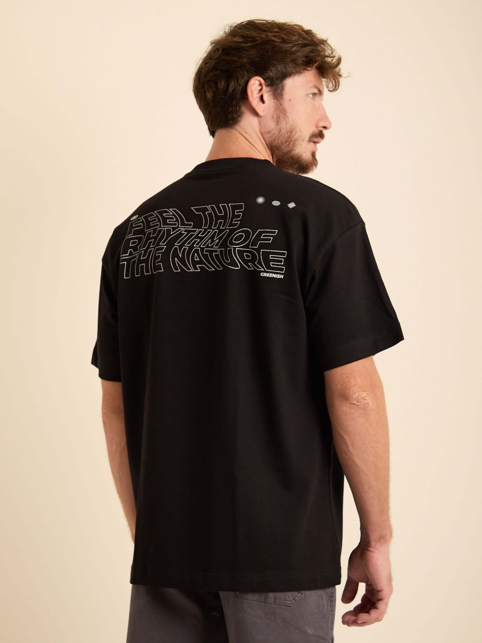 Camiseta Oversized Nature preta da marca Greenish, estampa original e estilo streetwear, confortável e minimalista.