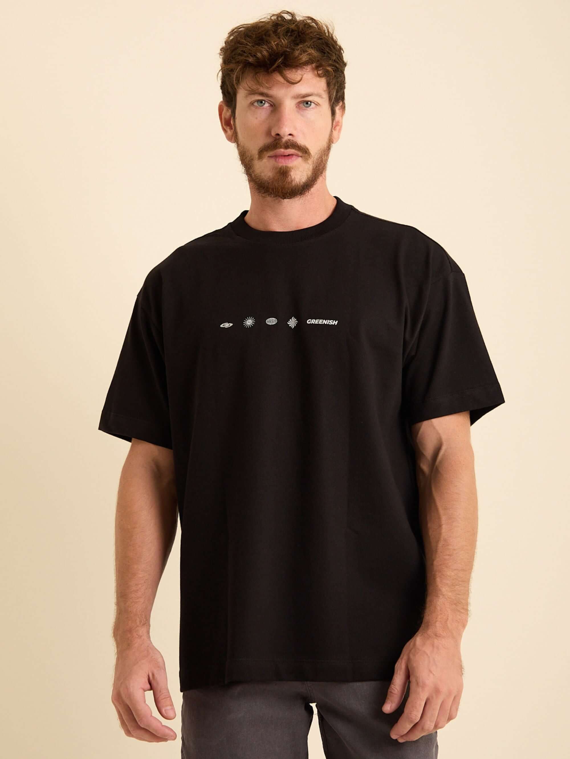 Camiseta Oversized Nature da Greenish em preto, confeccionada em algodão, estilo minimalista e streetwear.