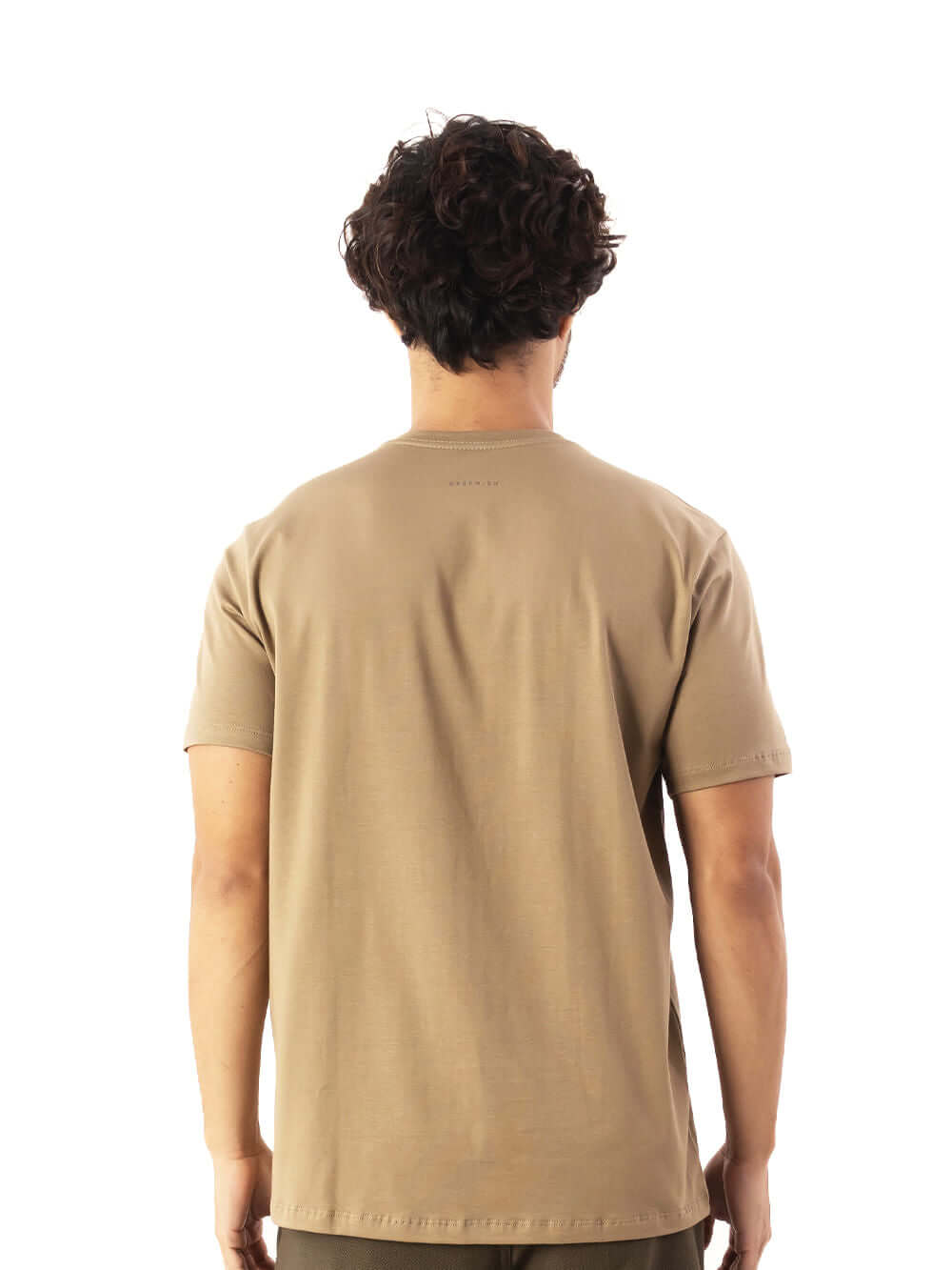 Camiseta Pima Essential da Greenish na cor caqui, vista de trás, confeccionada em algodão Pima de alta qualidade.