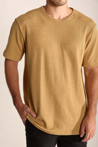 Camiseta Rustic Tricot Caqui da Greenish, confortável e estilosa, perfeita para diversos looks.