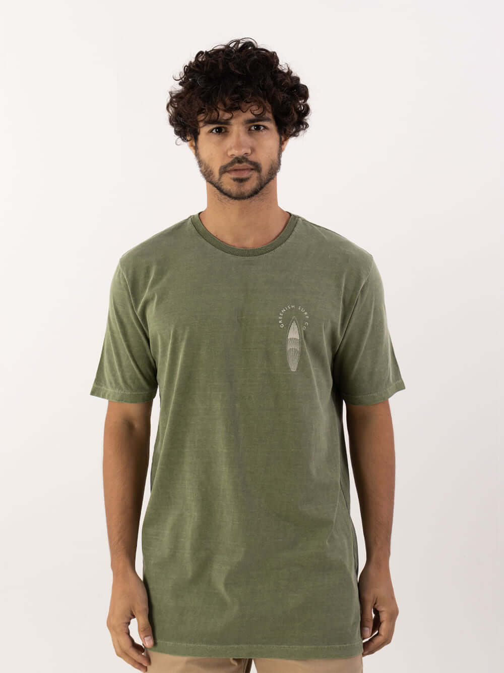 Camiseta verde musgo estonada da marca Greenish, com design original e caimento perfeito em 100% algodão.