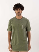 Camiseta verde musgo estonada da marca Greenish, com design original e caimento perfeito em 100% algodão.