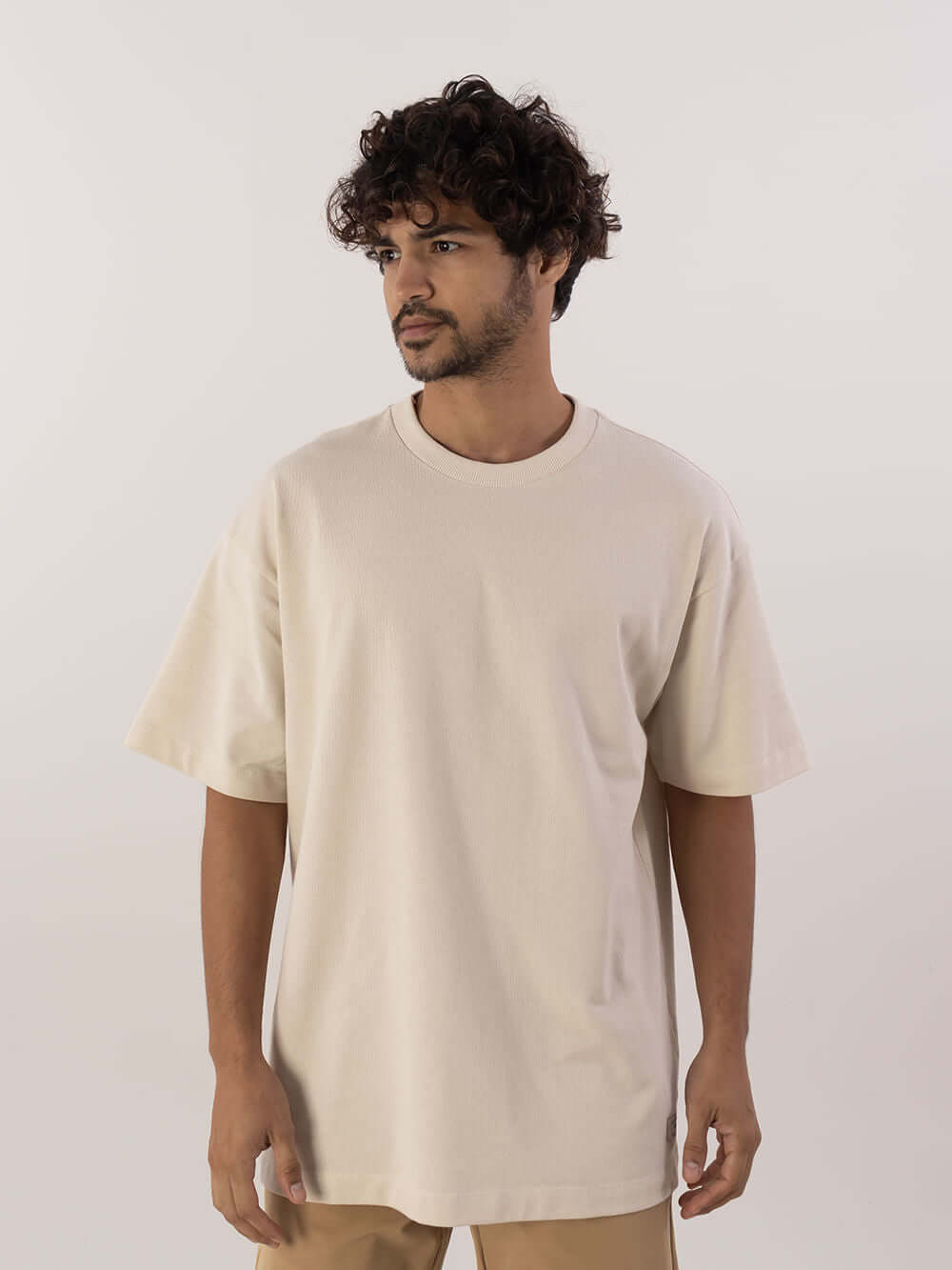 Camiseta Strong Oversized off white da marca Greenish, com estilo streetwear e feita em 100% algodão.