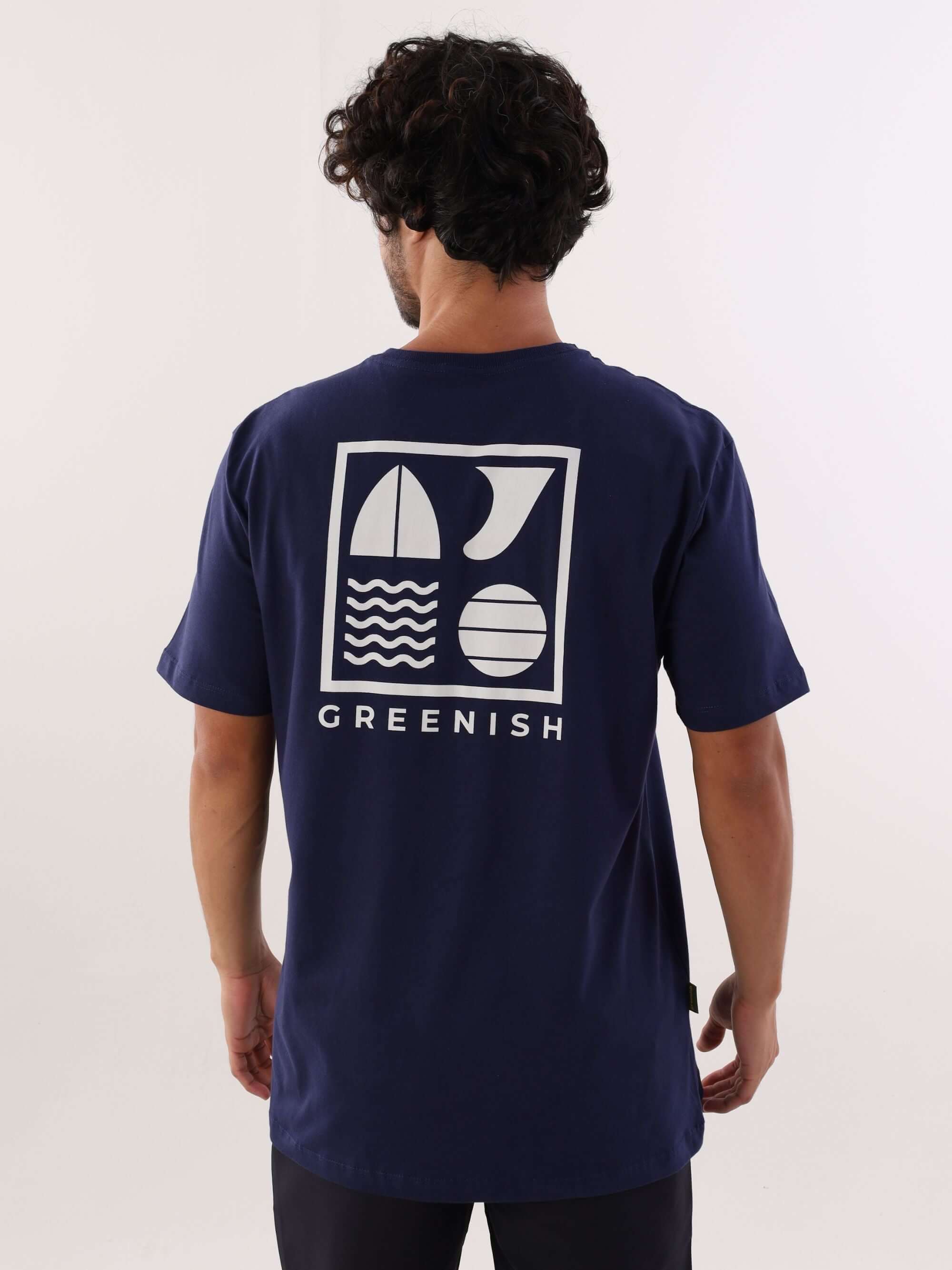 Camiseta surf icons azul marinho da marca Greenish, mostrando estampa estilizada nas costas.