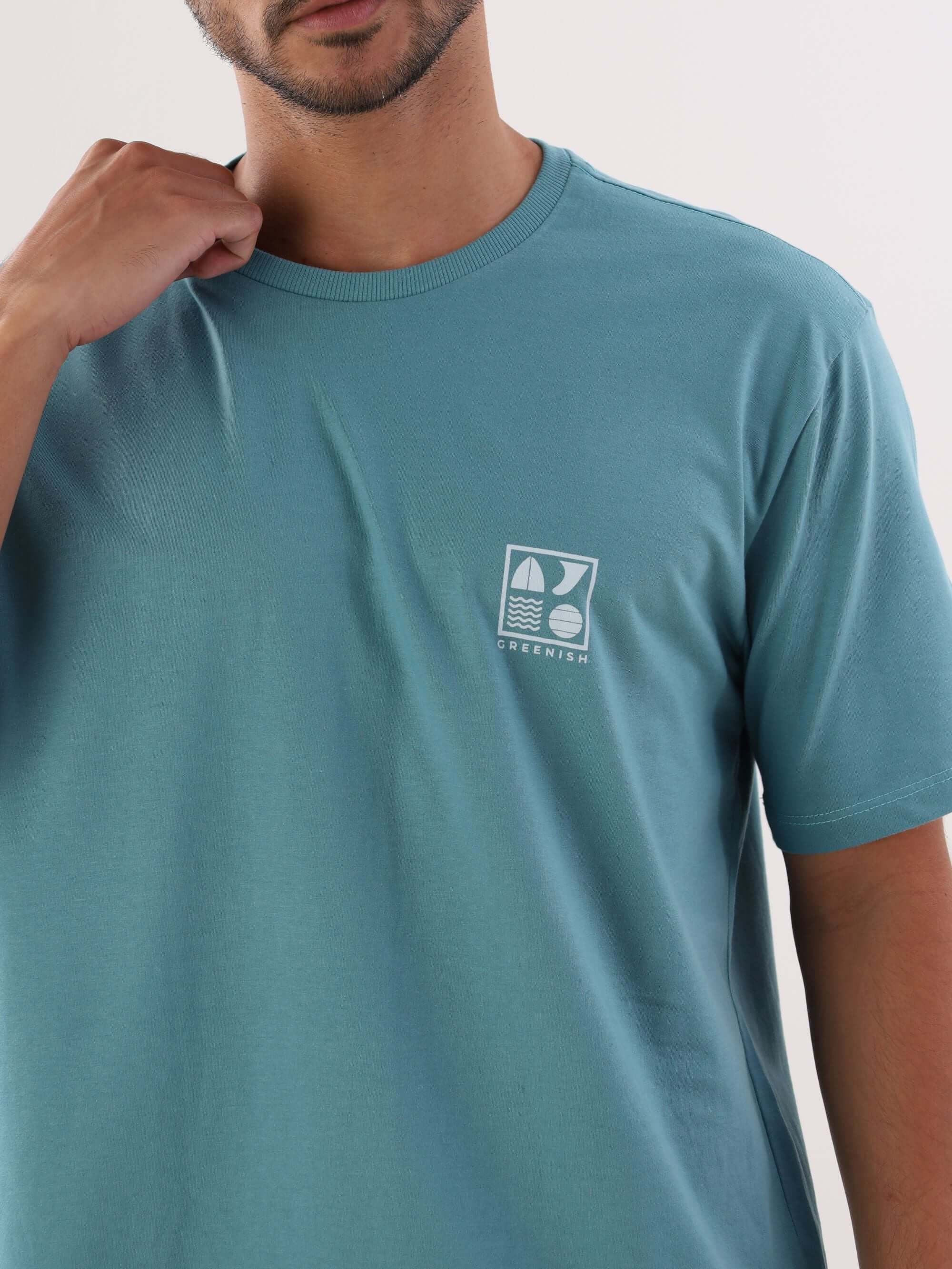Camiseta azul médio Surf Icons da Greenish, estilo casual e moderno para amantes do surf.
