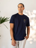 Camiseta Surf Lines II da Greenish, azul marinho, estilo casual, perfeita para o verão e atividades ao ar livre.