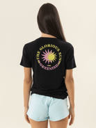 Camiseta preta The Glorious Sun da marca Greenish, vista de costas, com estampa colorida.