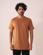 CAMISETA TRADICIONAL BASIC - MARROM da marca Greenish, feita de algodão sustentável, ideal para o dia a dia.