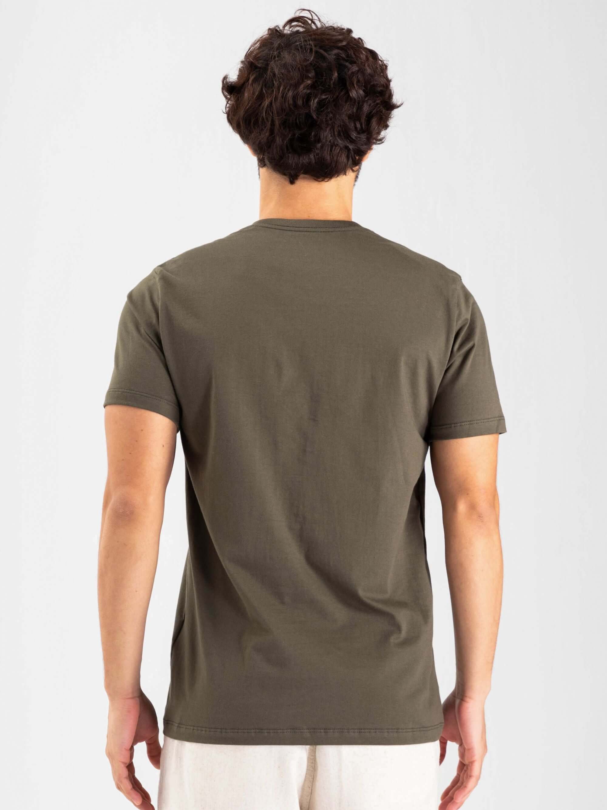 Camiseta tradicional básica verde escuro da Greenish vista de costas, ideal para uso diário.