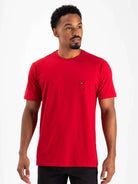 Camiseta tradicional básica vermelha da Greenish, feita de algodão sustentável e ideal para o dia a dia.