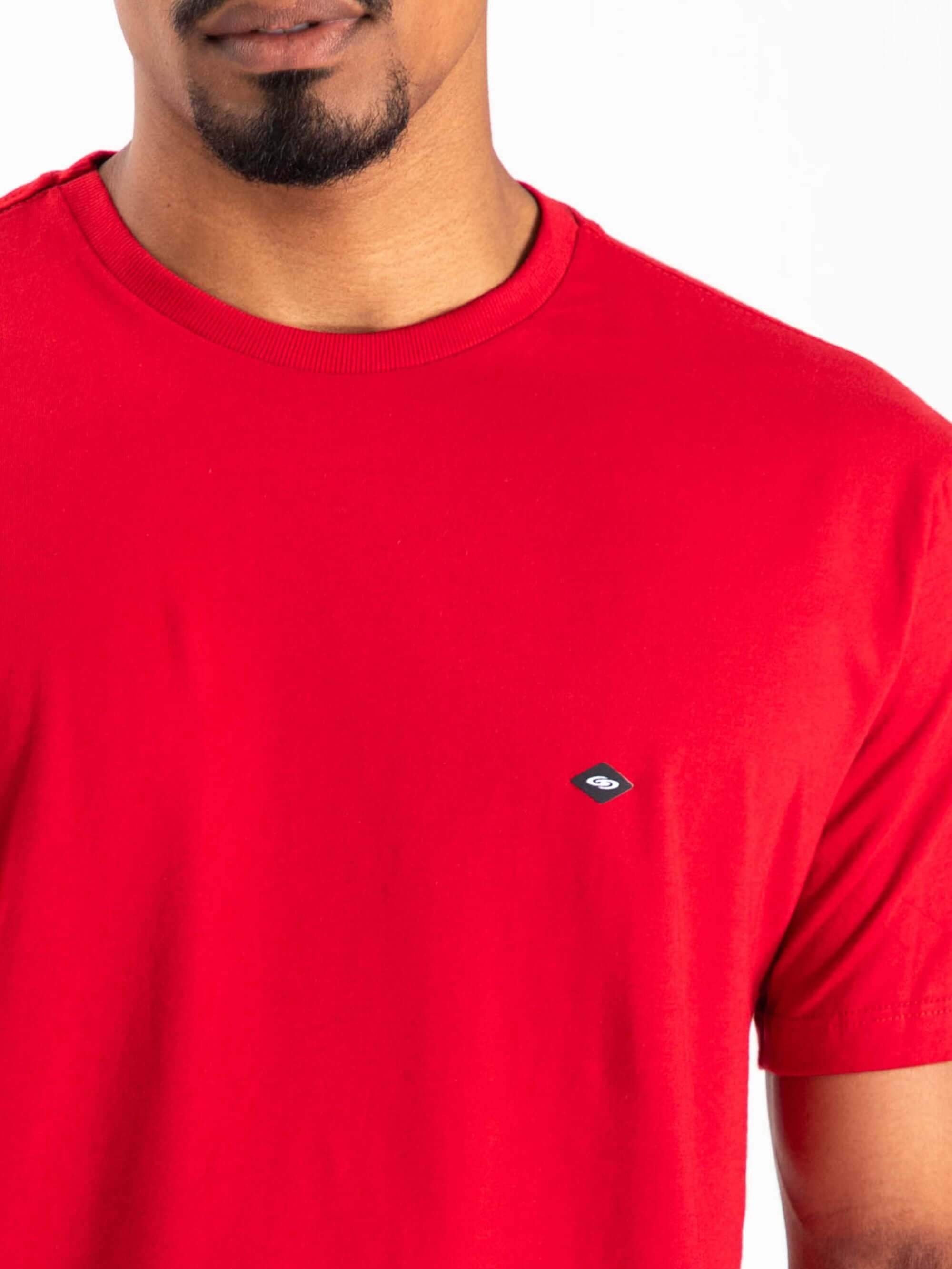 Camiseta tradição básica vermelha Greenish, feita em algodão sustentável e confortável.