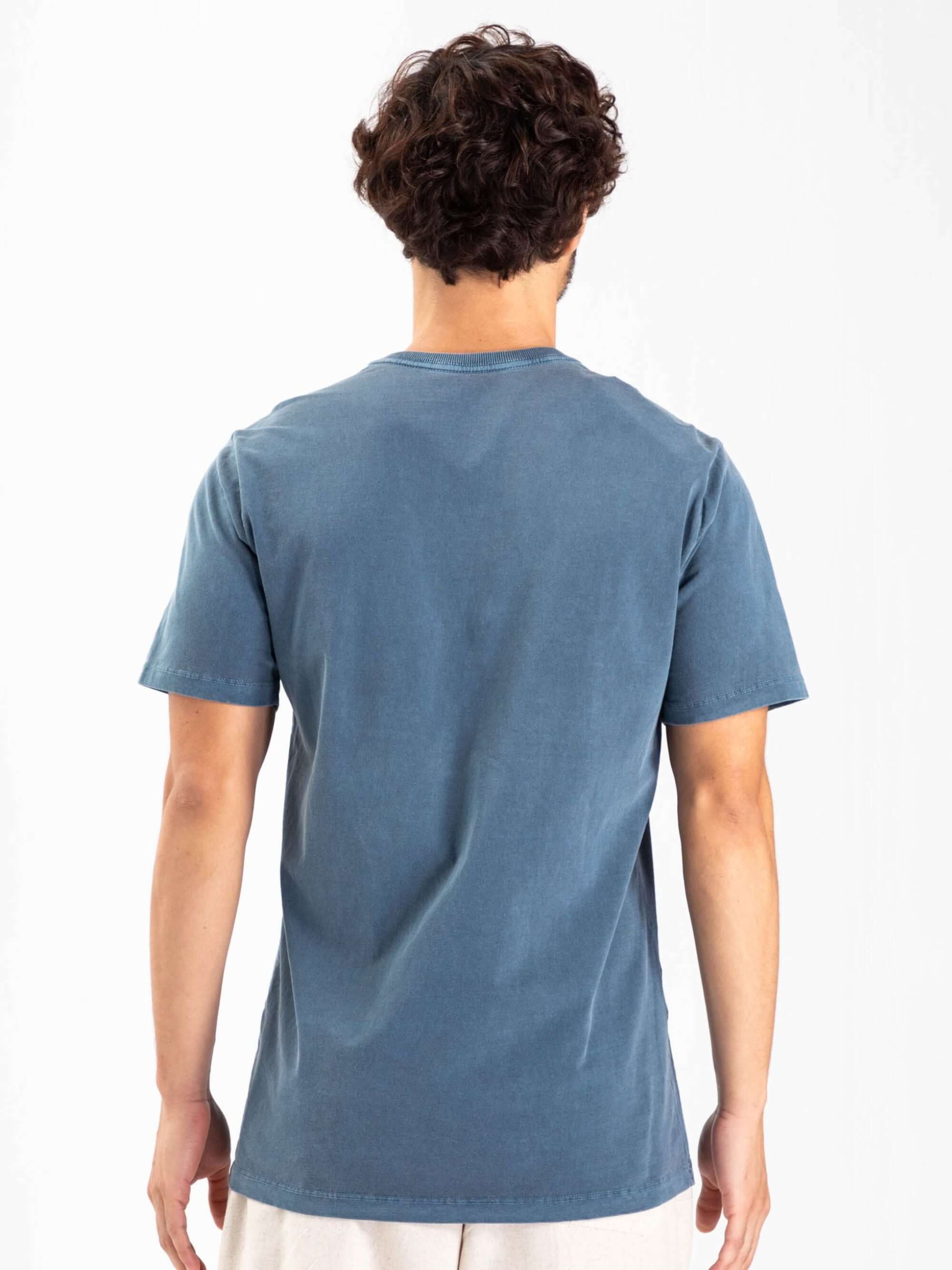 Camiseta Vintage Classic da Greenish, azul, vista traseira, estilo moderno e confortável para o dia a dia.