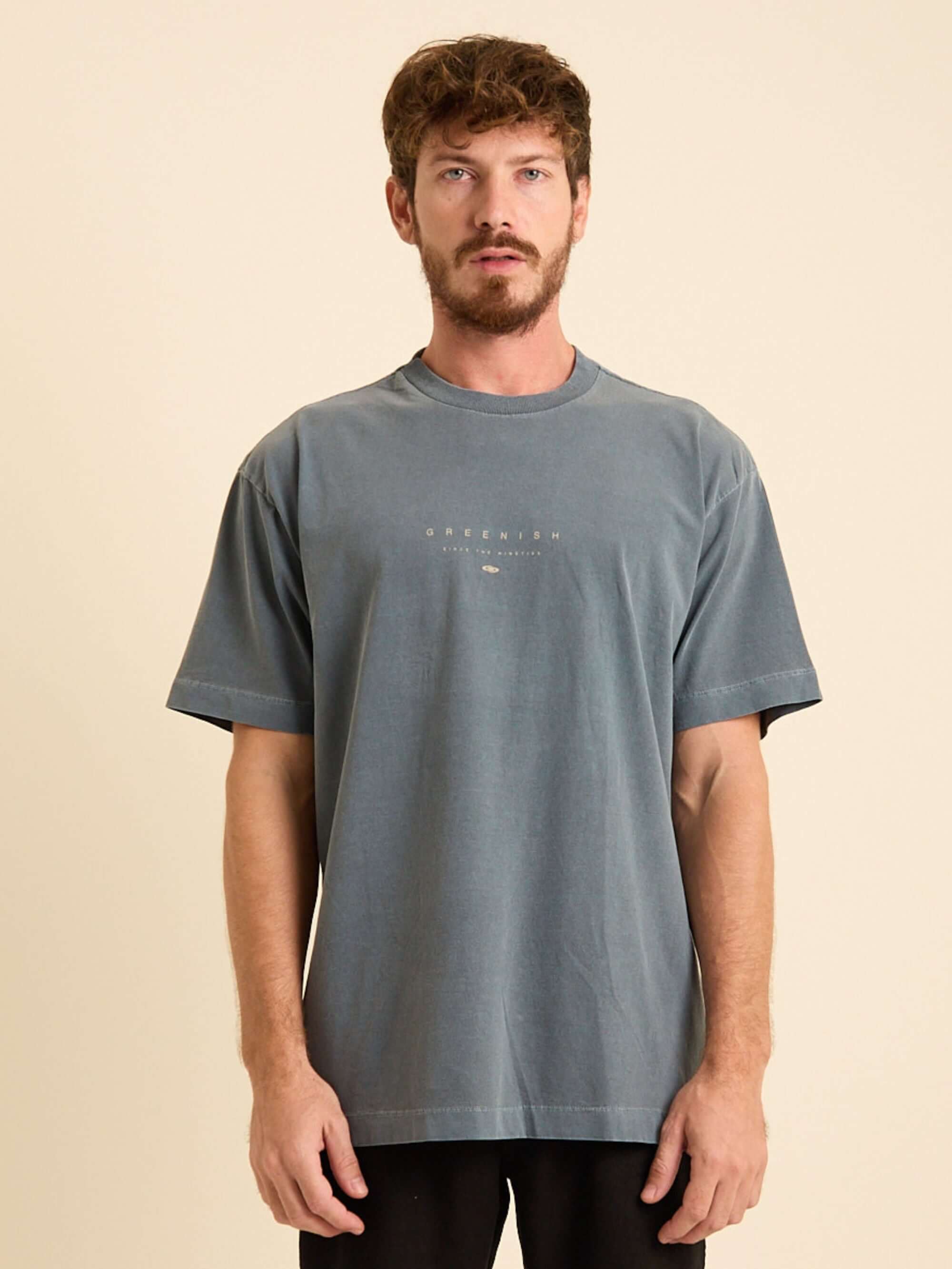 Camiseta Vintage Oversized Greenish azul marinho, tecido 100% algodão, estilo streetwear, conforto e durabilidade.