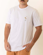 Camiseta Wave Lines - Branco, marca Greenish, camiseta branca com estampa minimalista, vestuário casual masculino.