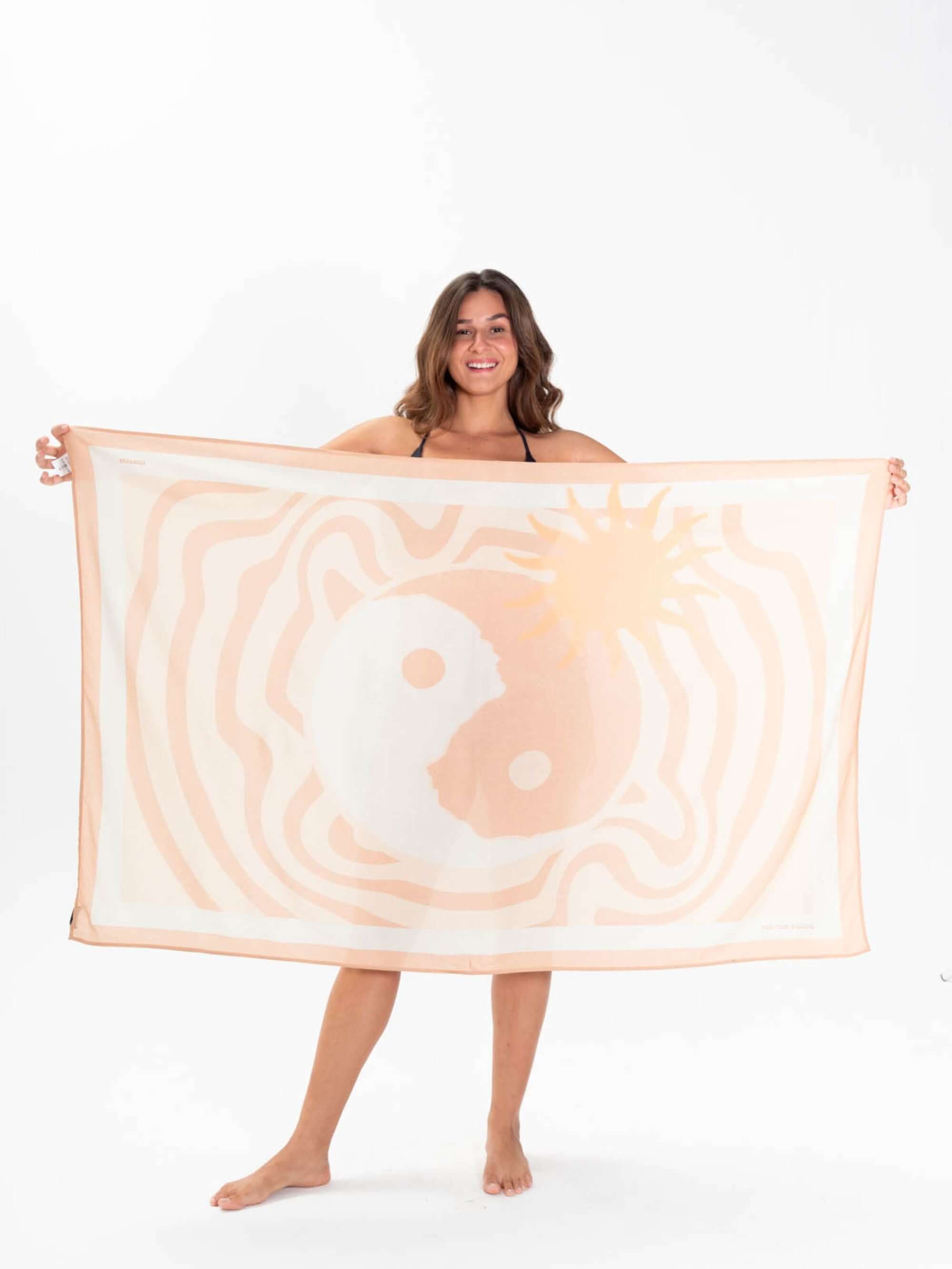 CANGA YIN-YANG - BEGE da Greenish, estampa única com símbolo yin-yang e sol, perfeita para momentos ao ar livre.