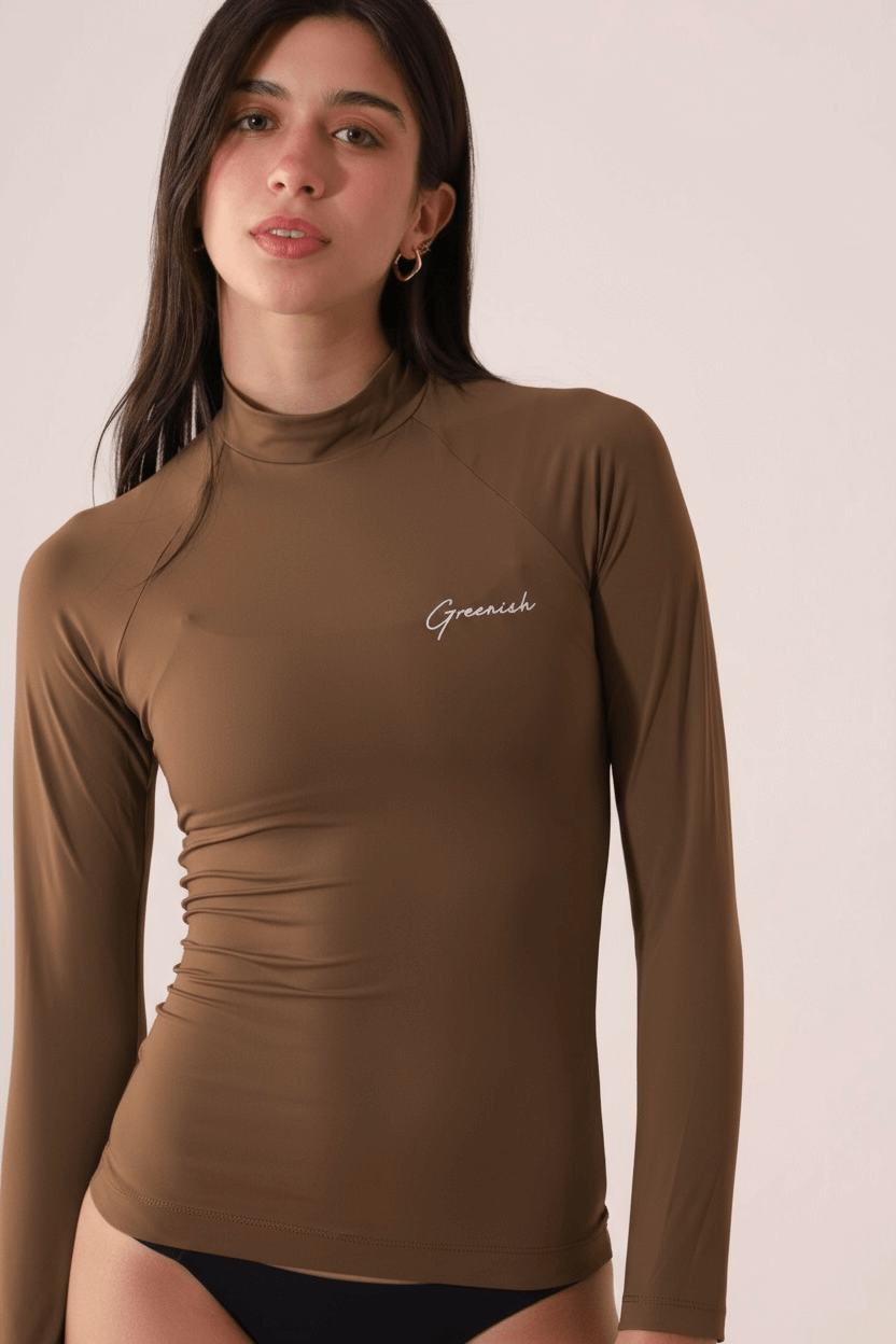 Colete Feminino Soul - Marrom com proteção UV, modelo Greenish para alta performance ao ar livre, conforto e secagem rápida.