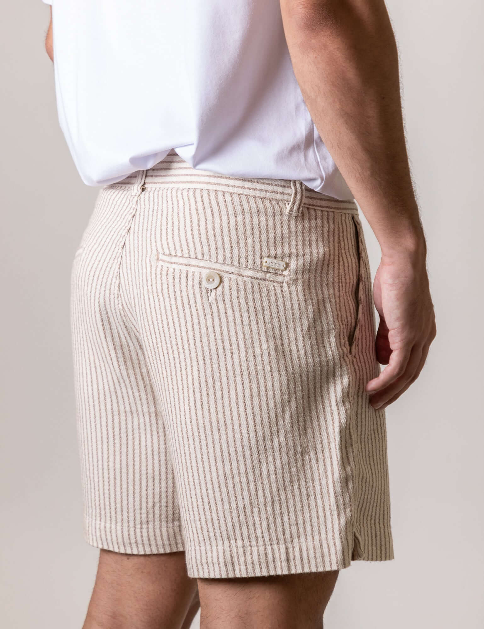 Greenish Bermudas Sarja Riviera - Natural, stylish striped shorts, perfect for casual wear.