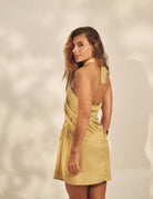 Alt Tag: Blusa Fresh - Amarelo da Greenish em viscose, modelo fluido meia-lua ideal para sobreposições e looks de verão