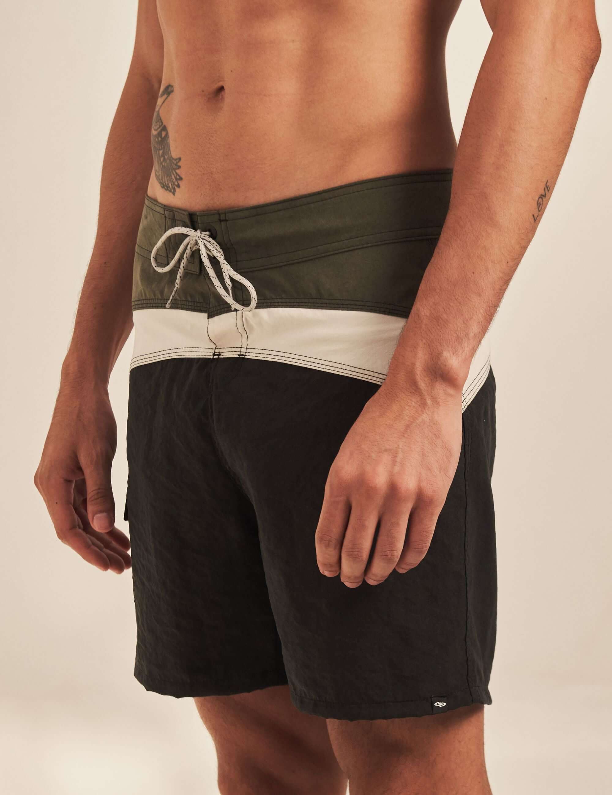 Boardshort New Cut Down Ii - Preto by Greenish, boardshorts with anatomical double waistband, drawstring, pockets and laser-cut details