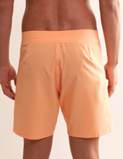Boardshort Sunset Laranja Greenish, ideal para surf e praia, leve e de alta performance, com secagem rápida e bolso funcional.