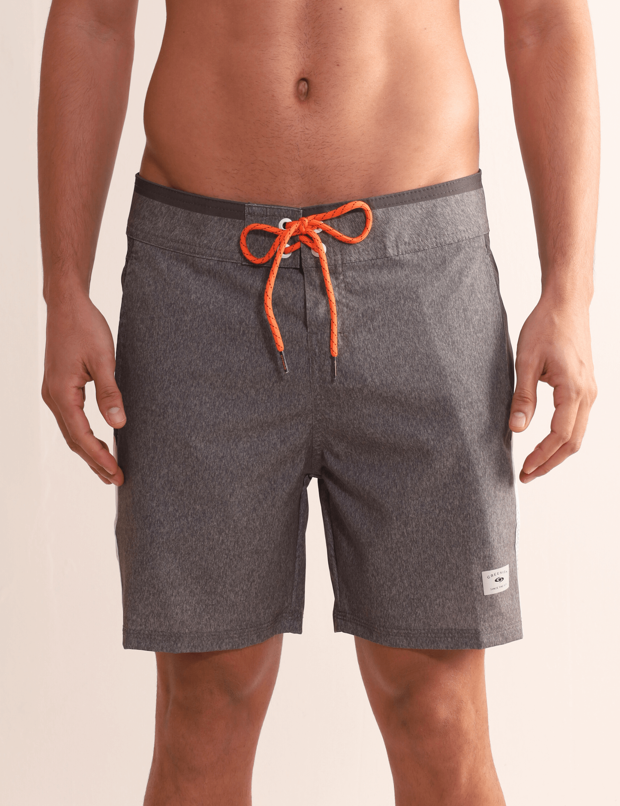 Bermuda Boardwalk Healing Rays Verde da Greenish, ideal para um visual casual na praia, com tecido leve e design versátil.