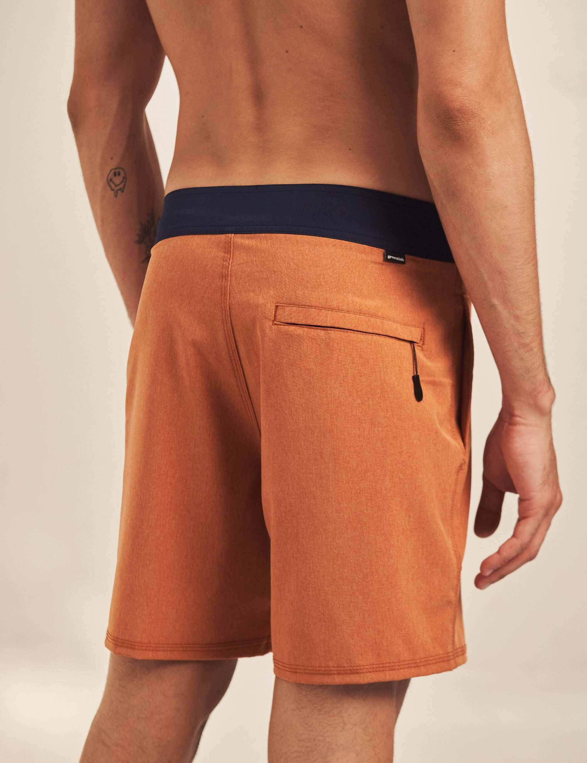 Greenish Boardwalk Sunny Collor - Laranja shorts with classic 44cm shape and fast-drying fabric for beach-to-street style.