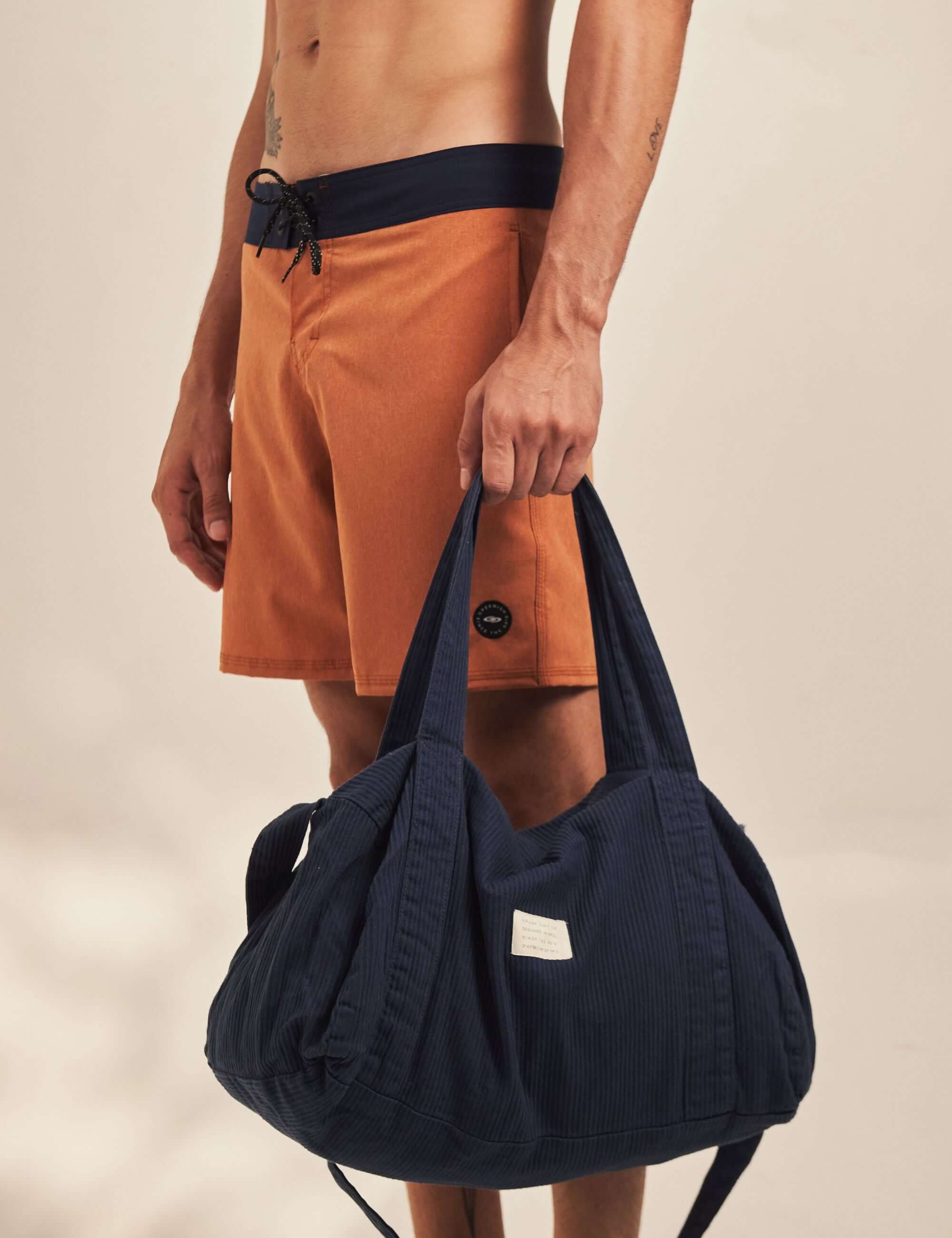 Greenish men's Boardwalk Sunny Collor - Laranja with classic 44cm shape, lightweight quick-dry fabric, perfect for beach to street transitions.