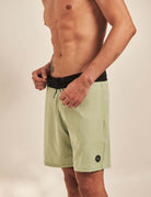 Boardwalk Sunny Vibes Collor - Verde by Greenish, stylish shorts for beach and street life, featuring quick-dry fabric and classic fit.