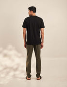 Alt Tag: Camiseta Coconut Tree - Preto Greenish masculina vista de costas em algodão, casual para praia e cidade