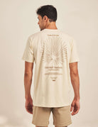 Camiseta Hand Drawn Carnauba Leaf - Natural da marca Greenish, estampa autoral da folha de carnaúba nas costas