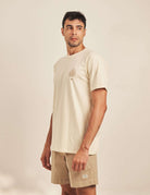 Alt Tag: Camiseta Hand Drawn Carnauba Leaf - Natural da Greenish, camiseta 100% algodão com estampa folha de carnaúba frente e costas