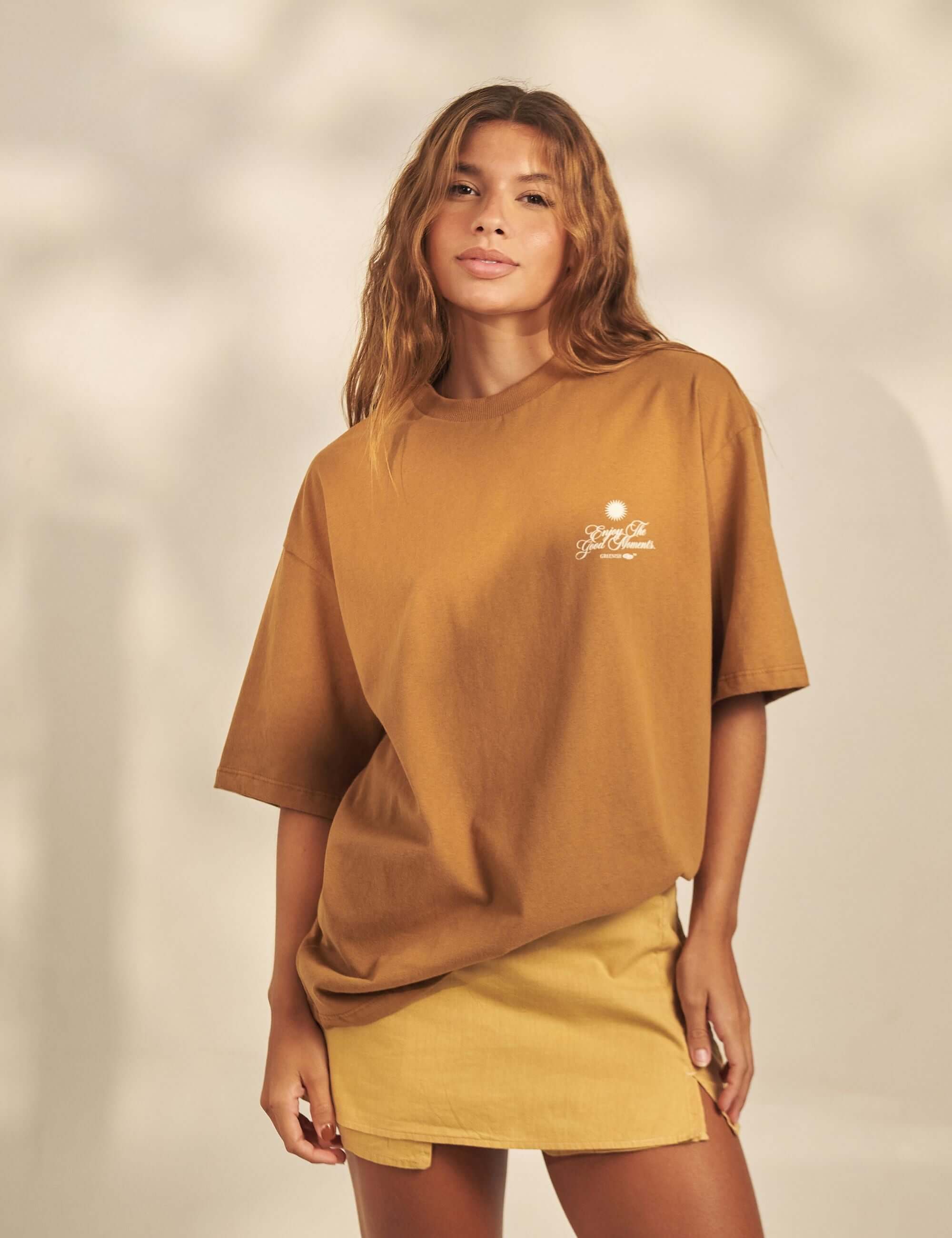 Greenish Camiseta Oversized Caipirinha - Marrom em algodão 100% com estampa Caipirinha, look casual de verão