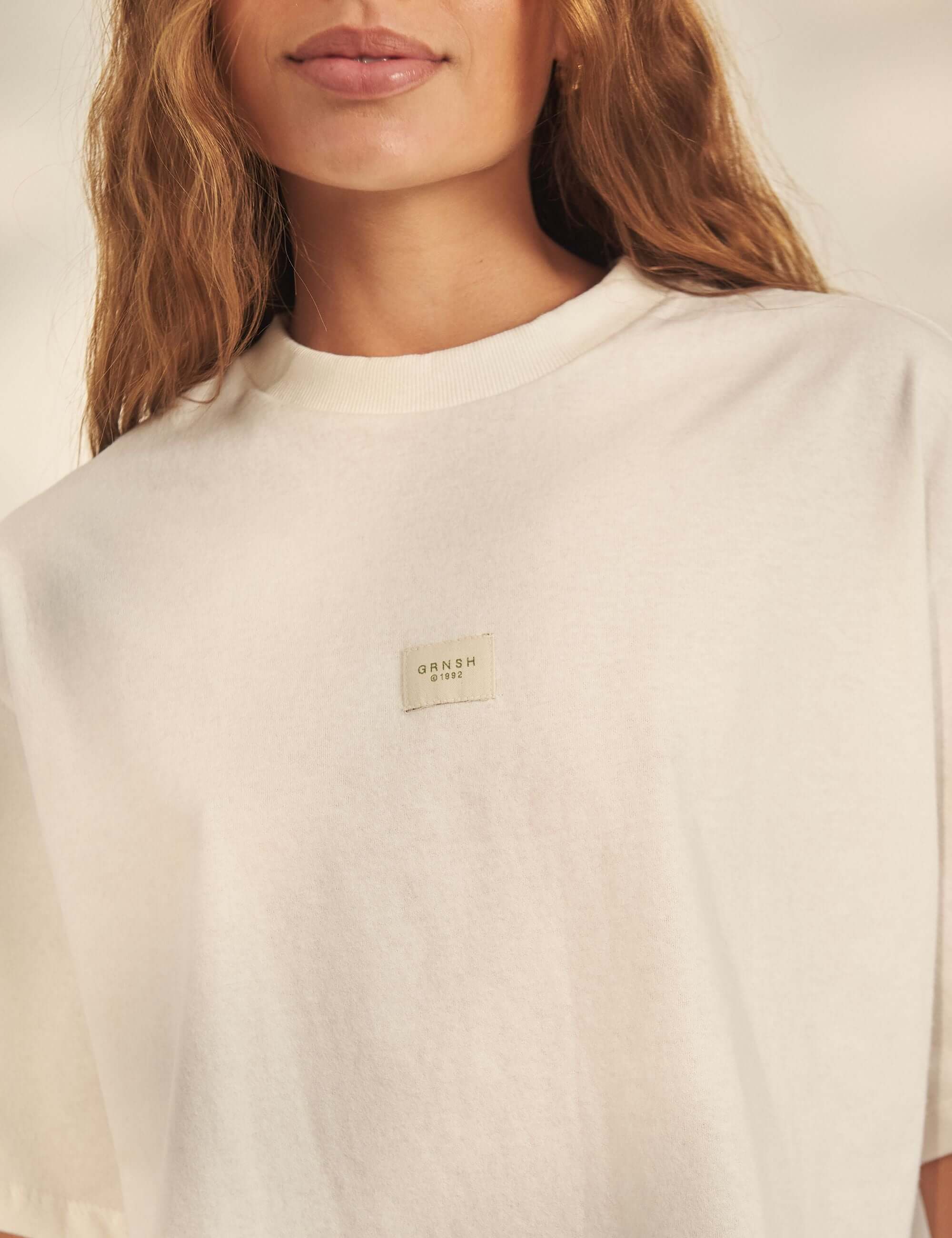 Cropped Oversized Grnsh - Off White camiseta Cropped Oversized Grnsh - Off White Greenish em algodão 100% com etiqueta frontal