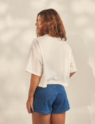 Cropped Oversized Grnsh - Off White Greenish camiseta cropped oversized em algodão com etiqueta frontal, estilo urbano e litorâneo