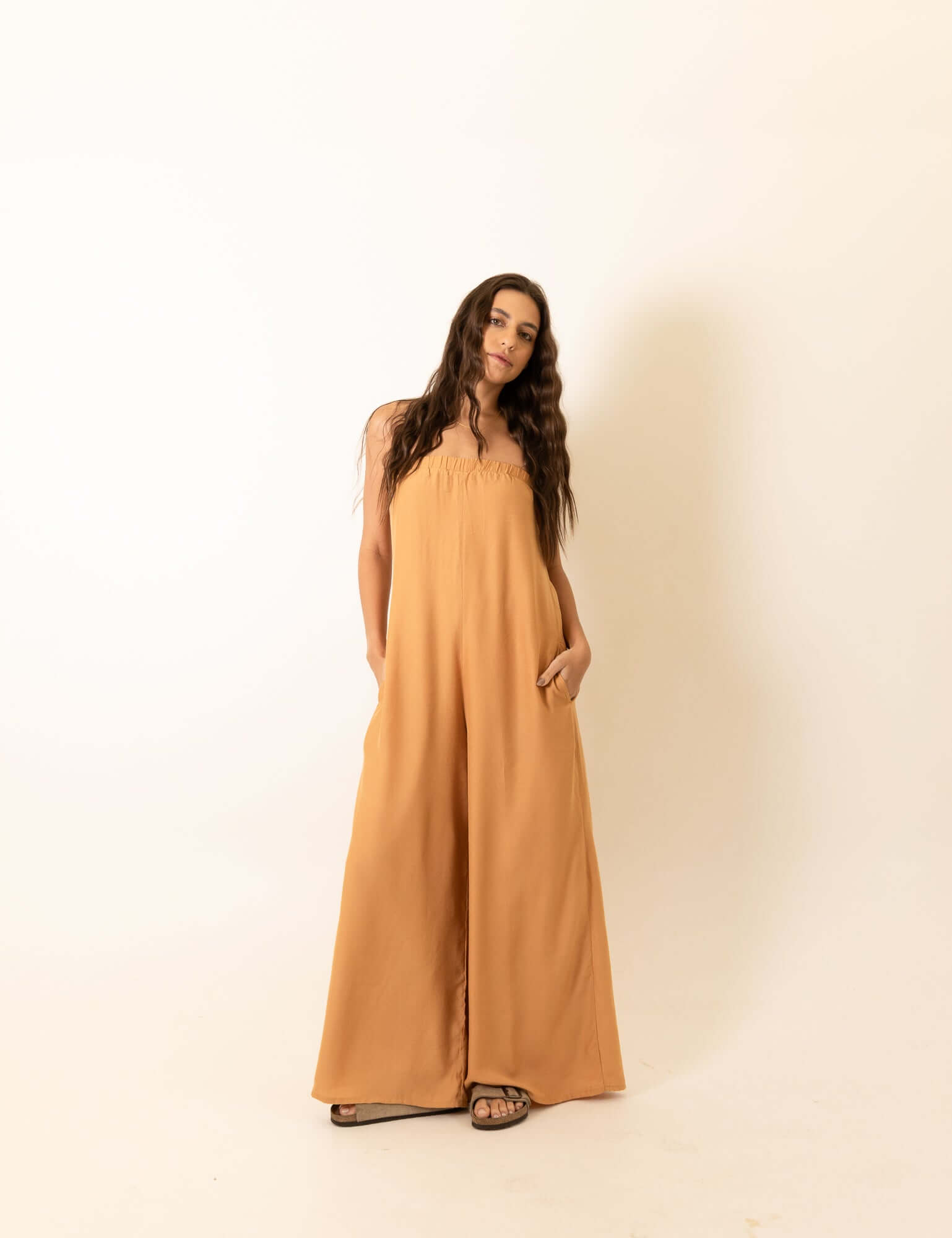 Greenish Macacão Leslie - Caqui, elegant and stylish jumpsuit for modern fashion trends.