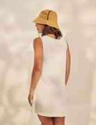 Alt Tag: Saida Debanho Regatão Fresh - Off White Greenish saída de banho solta em tecido macio com cava profunda e costa partida, look praia elegante