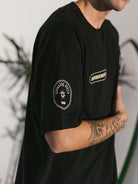 Camiseta oversized preta da Greenish, detalhes em estampa clara, estilo street e tecido 100% algodão.