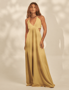 Alt Tag: Vestido Longo Vazado Alyssa - Amarelo da Greenish, vestido longo vazado em viscose com recortes laterais e decote V elegante