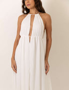 Vestido Midi Felinni - Off White by Greenish, elegant off-white midi dress with a halter neckline and soft fabric drape.