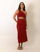 Vestidos Midi Lycra Stephanie - Telha by Greenish featuring a stylish cut-out design with rich telha color and elegant midi length.