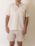 Camisa Botao Brisa - Natural da marca Greenish, camisa masculina de linho para estilo casual e conforto em dias quentes.